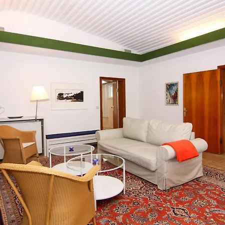 Am Wung, * Husum (Schleswig-Holstein)