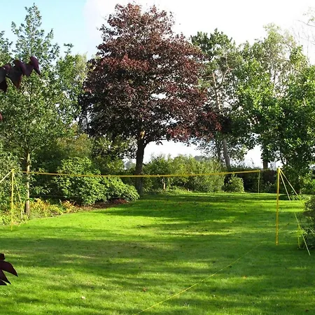 Am Wung, * Husum (Schleswig-Holstein)